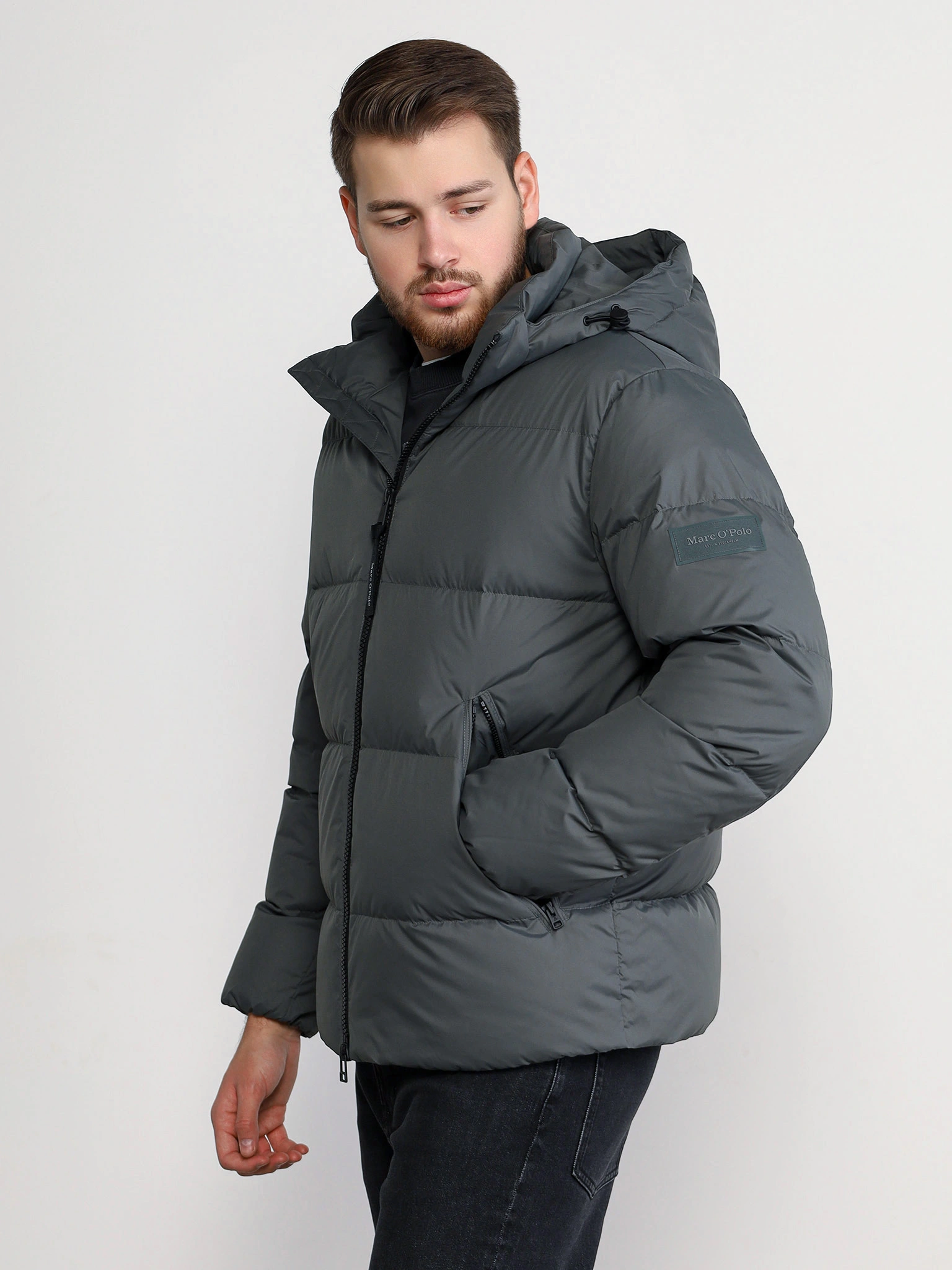 Куртка утепленная зеленого цвета с капюшоном